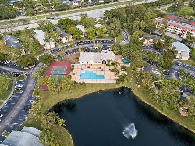 300 W Palm Cir W 307, Pembroke Pines, FL 33025