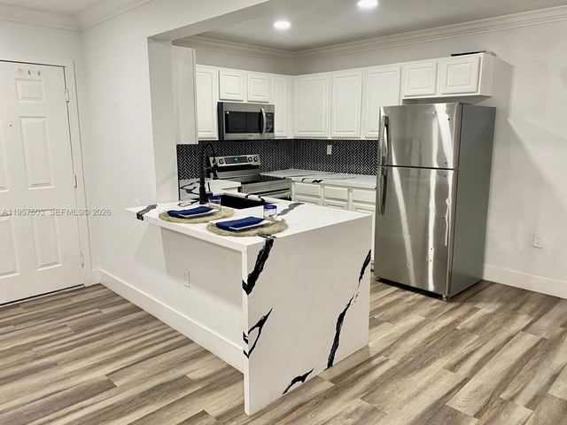 300 W Palm Cir W 307, Pembroke Pines, FL 33025