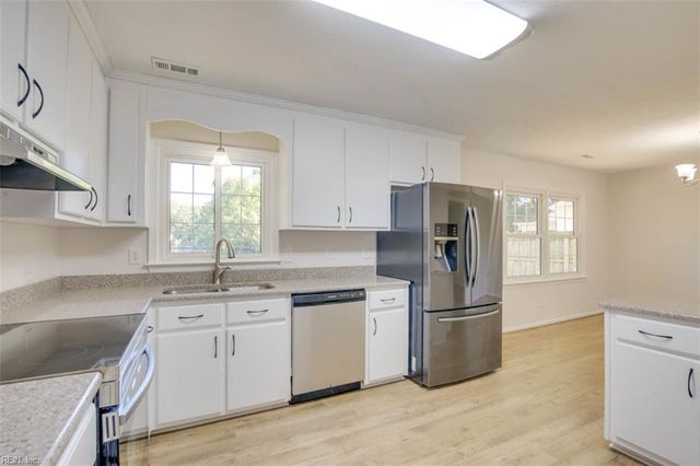 704 Pilot House DR, Newport News, VA 23608