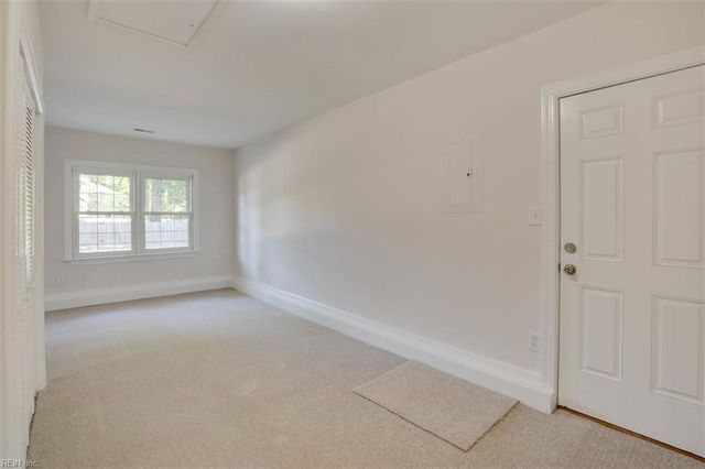 704 Pilot House DR, Newport News, VA 23608