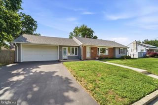 223 COLONIAL AVE, Hamilton, NJ 08610