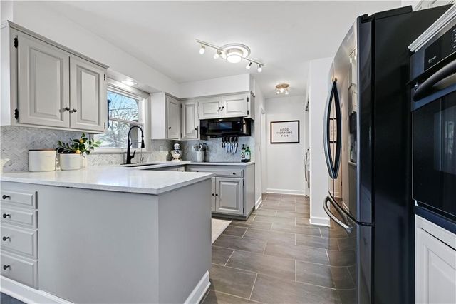 9321 Lamar Avenue, Overland Park, KS 66207