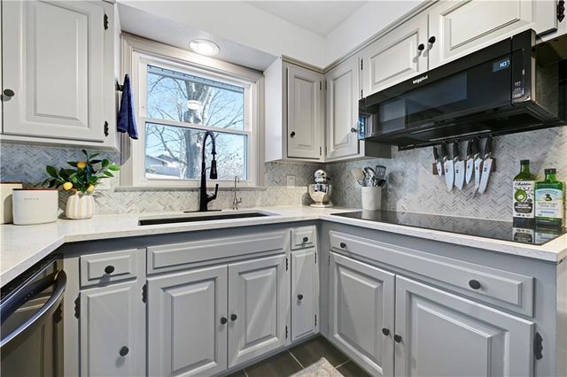 9321 Lamar Avenue, Overland Park, KS 66207