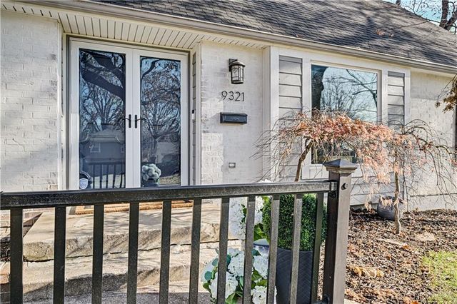 9321 Lamar Avenue, Overland Park, KS 66207