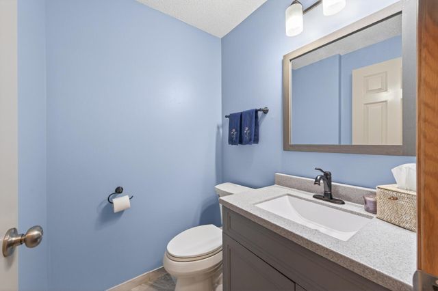7606 11th Street N, Oakdale, MN 55128