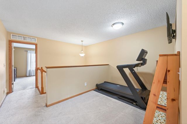 7606 11th Street N, Oakdale, MN 55128