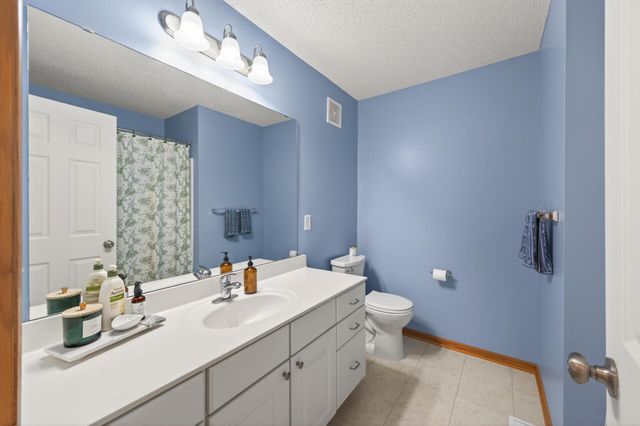 7606 11th Street N, Oakdale, MN 55128