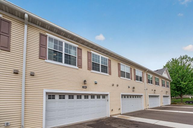 7606 11th Street N, Oakdale, MN 55128
