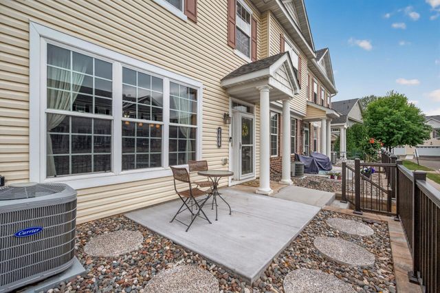7606 11th Street N, Oakdale, MN 55128