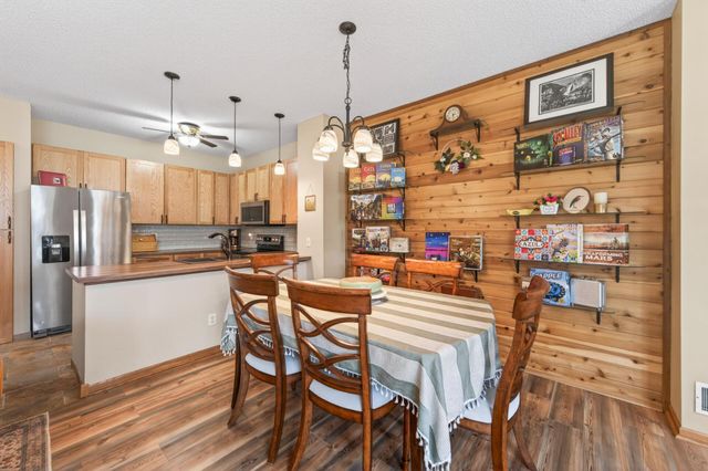 7606 11th Street N, Oakdale, MN 55128