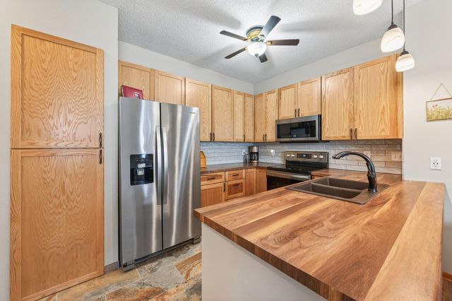 7606 11th Street N, Oakdale, MN 55128