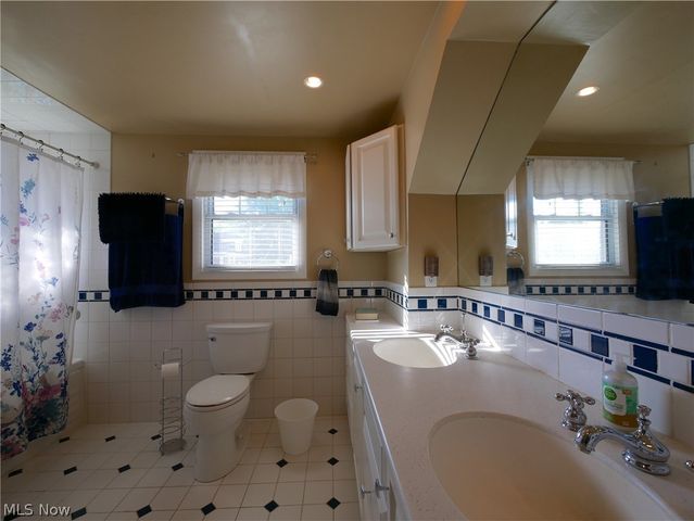 52 Maple Avenue, Wheeling, WV 26003