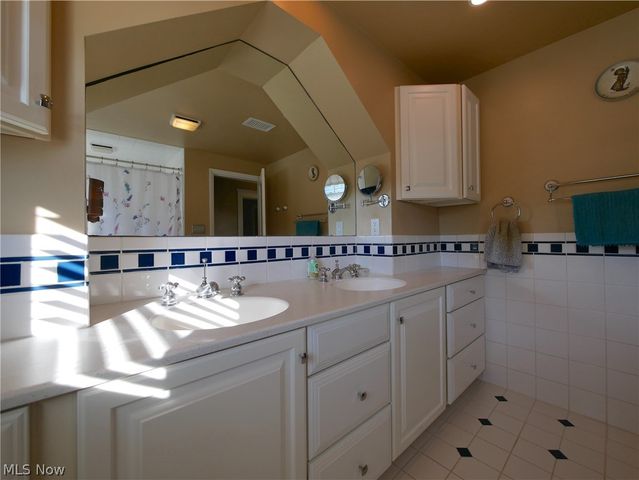 52 Maple Avenue, Wheeling, WV 26003