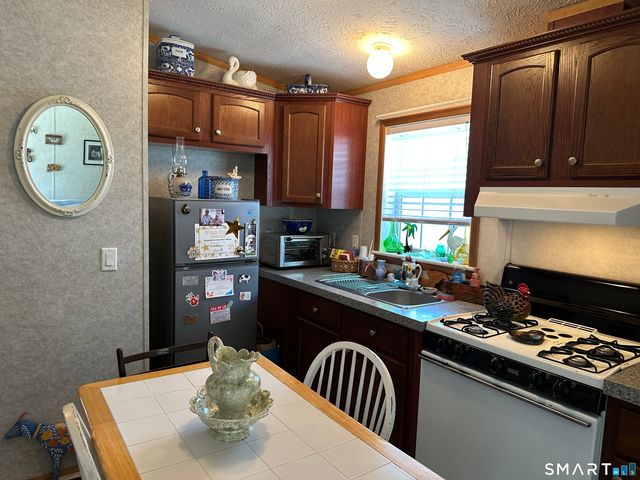 68 Cooke Street 36, Plainville, CT 06062