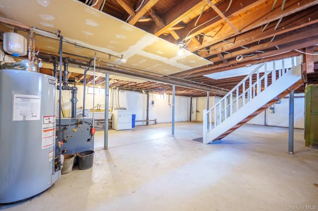 123 Nugent Street, New Hyde Park, NY 11040