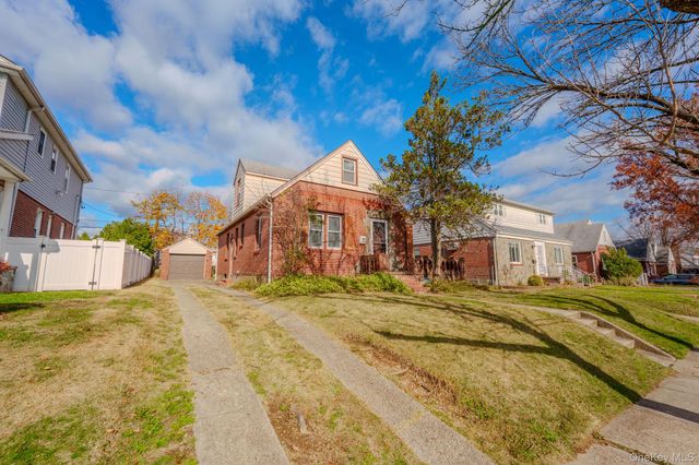 123 Nugent Street, New Hyde Park, NY 11040