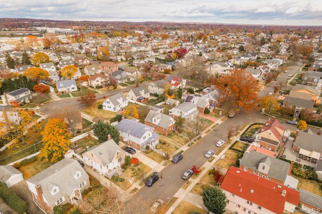 123 Nugent Street, New Hyde Park, NY 11040