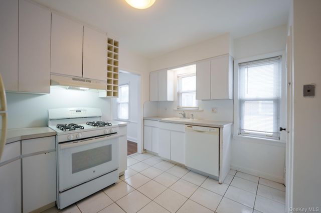 123 Nugent Street, New Hyde Park, NY 11040