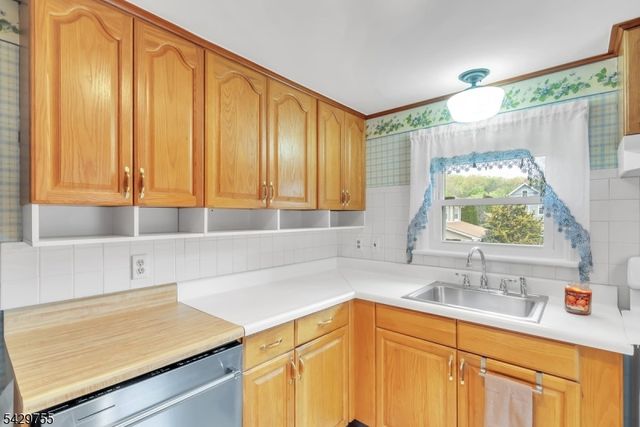 47 Furnace Ave, Wanaque Boro, NJ 07465