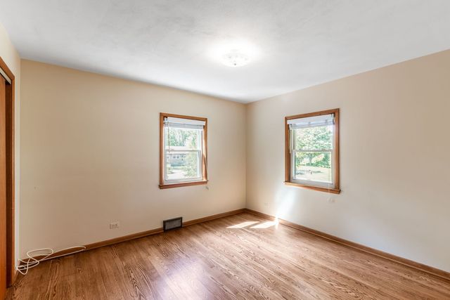 27 Pleasant Avenue, Highwood, IL 60040