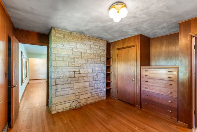 27 Pleasant Avenue, Highwood, IL 60040