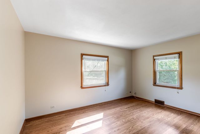 27 Pleasant Avenue, Highwood, IL 60040