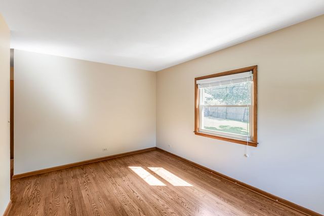 27 Pleasant Avenue, Highwood, IL 60040
