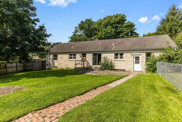 27 Pleasant Avenue, Highwood, IL 60040