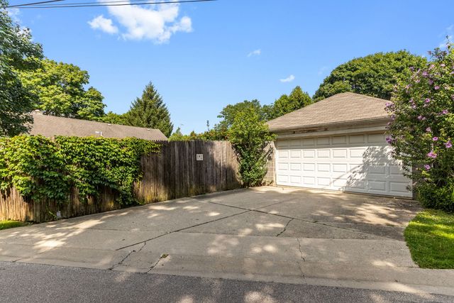 27 Pleasant Avenue, Highwood, IL 60040