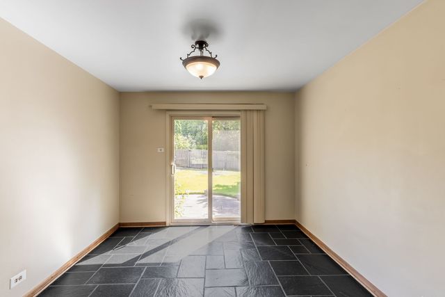 27 Pleasant Avenue, Highwood, IL 60040