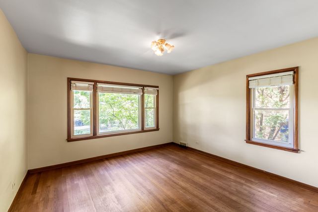 27 Pleasant Avenue, Highwood, IL 60040
