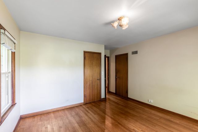 27 Pleasant Avenue, Highwood, IL 60040