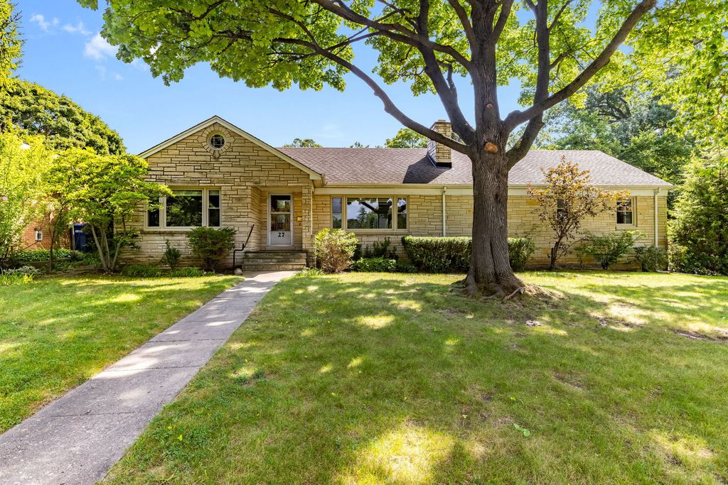 27 Pleasant Avenue, Highwood, IL 60040