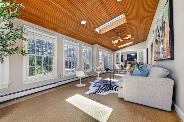 15 Standish Cir, Wellesley, MA 02481