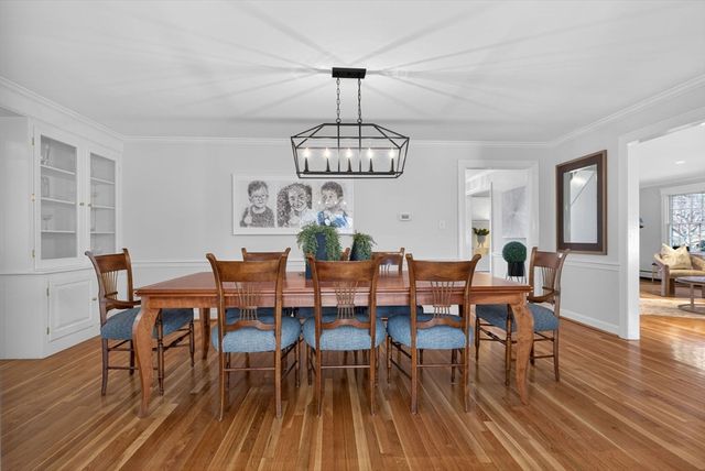 15 Standish Cir, Wellesley, MA 02481