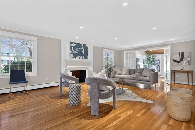 15 Standish Cir, Wellesley, MA 02481