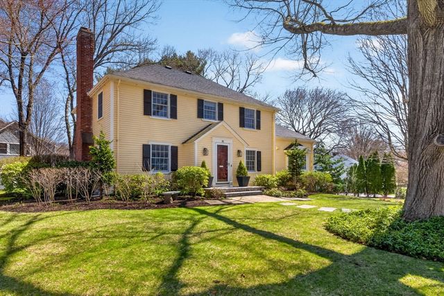 15 Standish Cir, Wellesley, MA 02481