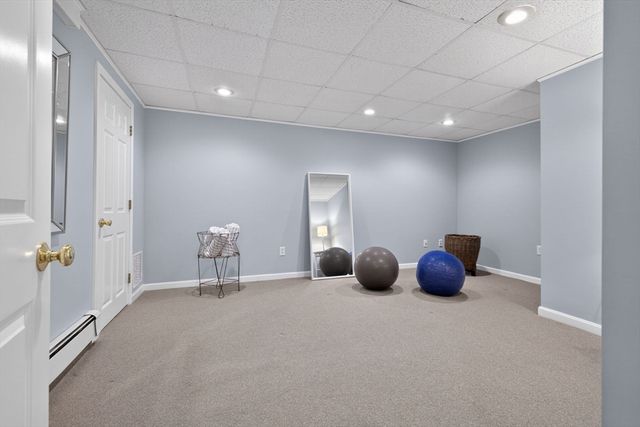 15 Standish Cir, Wellesley, MA 02481