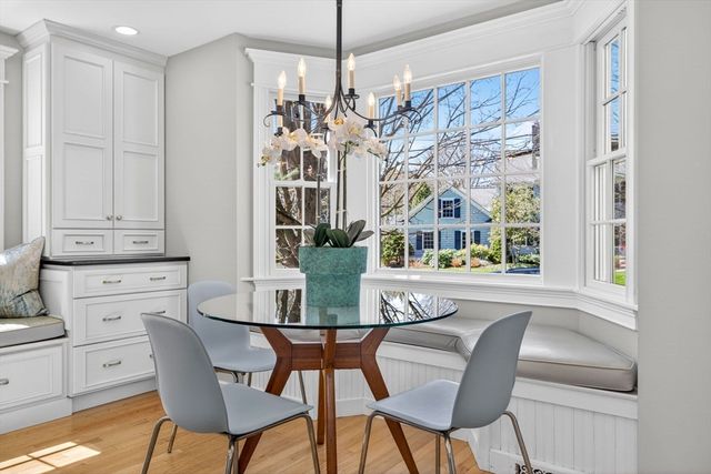 15 Standish Cir, Wellesley, MA 02481