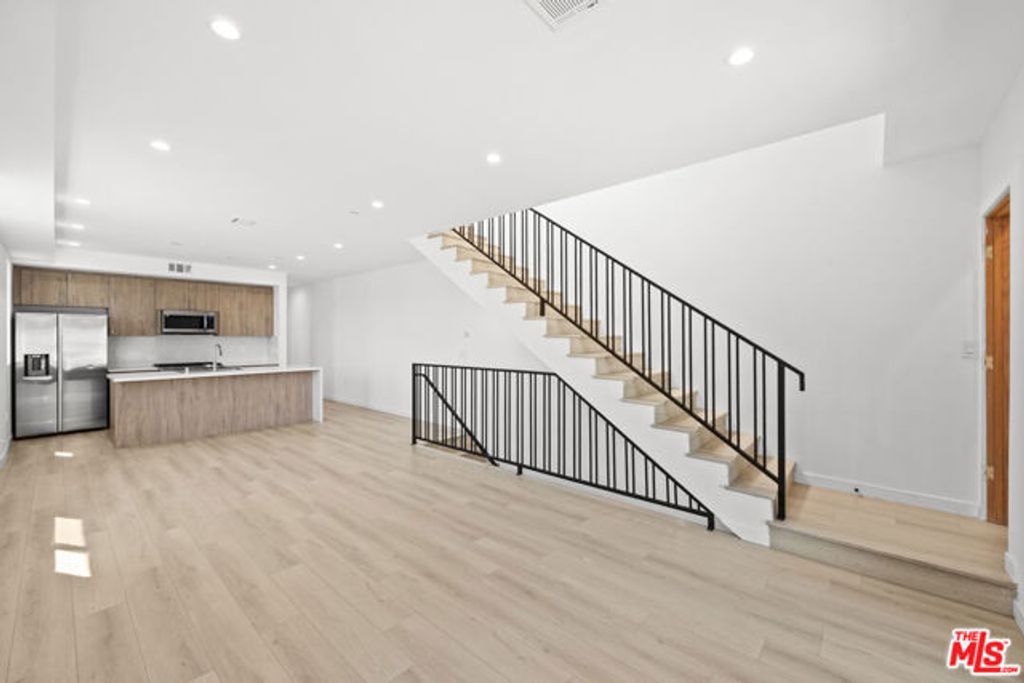 2123 S Cloverdale Avenue 1, Los Angeles, CA 90016