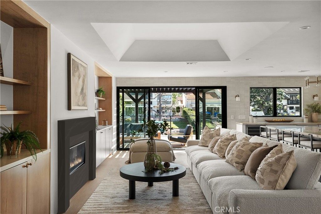 Image 13 of property listing at 2398 Leeward Circle, Westlake Village, CA 91361