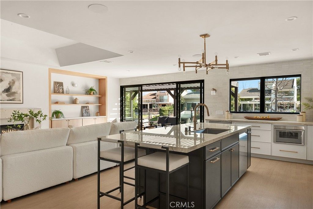 Image 17 of property listing at 2398 Leeward Circle, Westlake Village, CA 91361