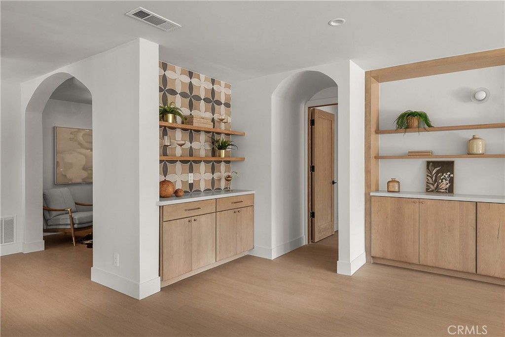 Image 22 of property listing at 2398 Leeward Circle, Westlake Village, CA 91361