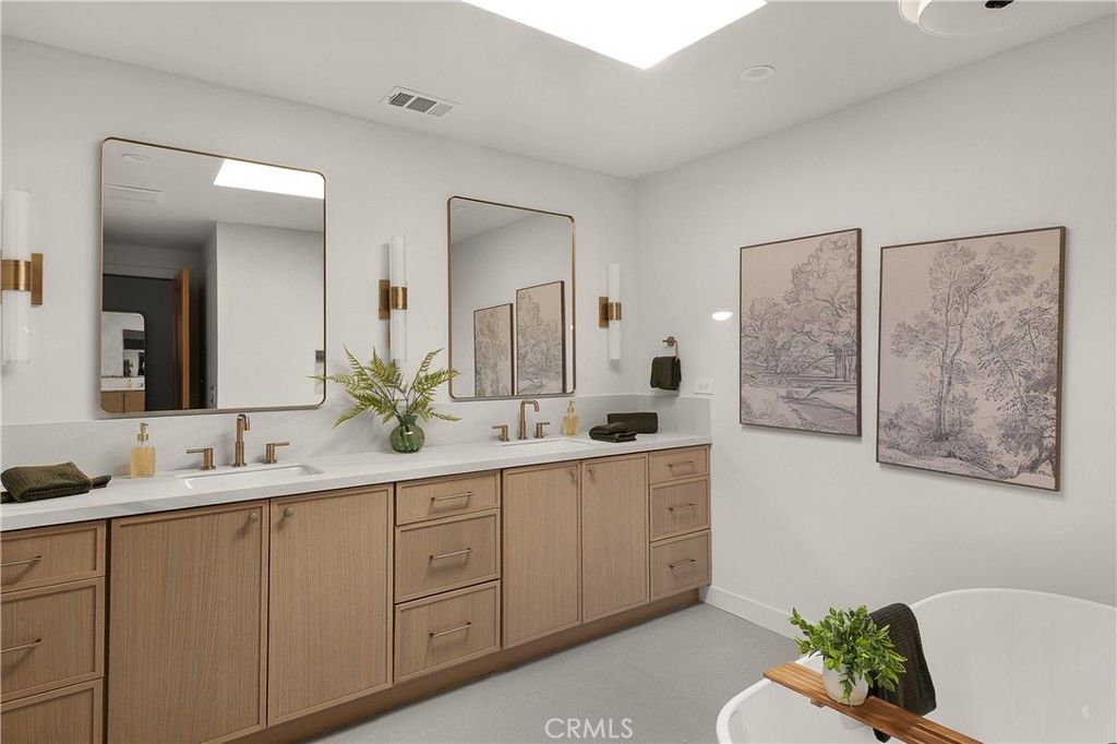 Image 28 of property listing at 2398 Leeward Circle, Westlake Village, CA 91361