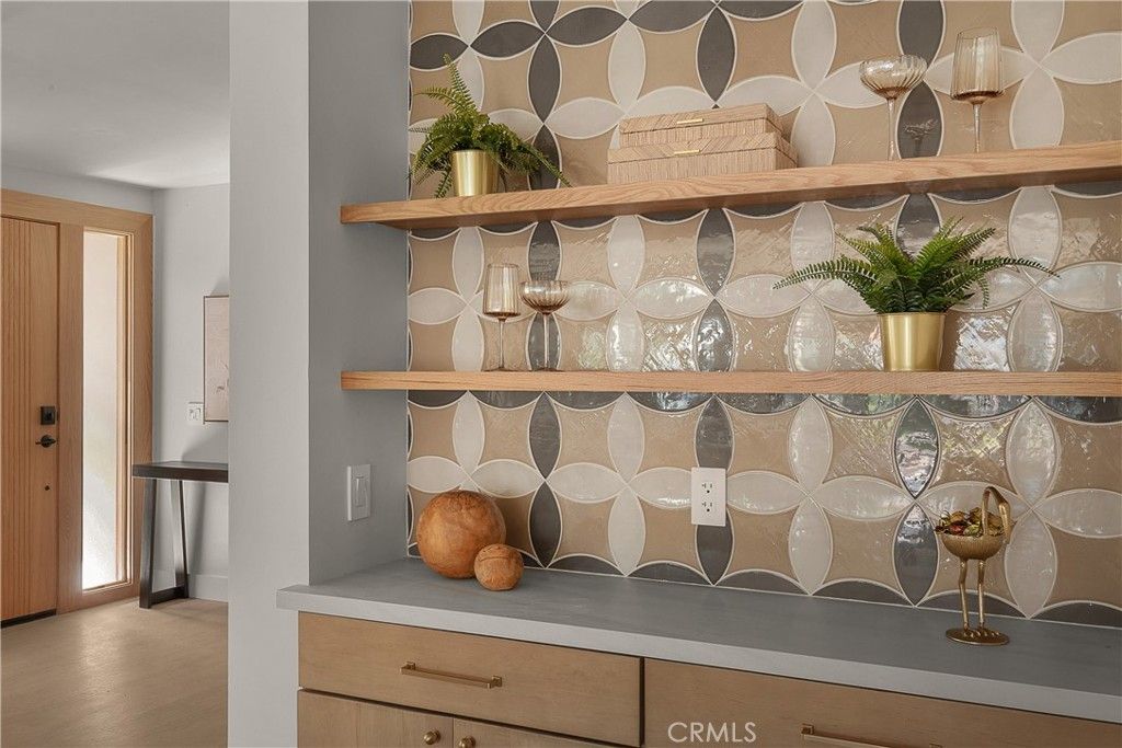 Image 5 of property listing at 2398 Leeward Circle, Westlake Village, CA 91361