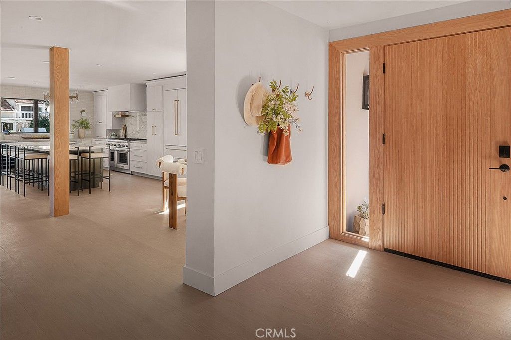 Image 7 of property listing at 2398 Leeward Circle, Westlake Village, CA 91361