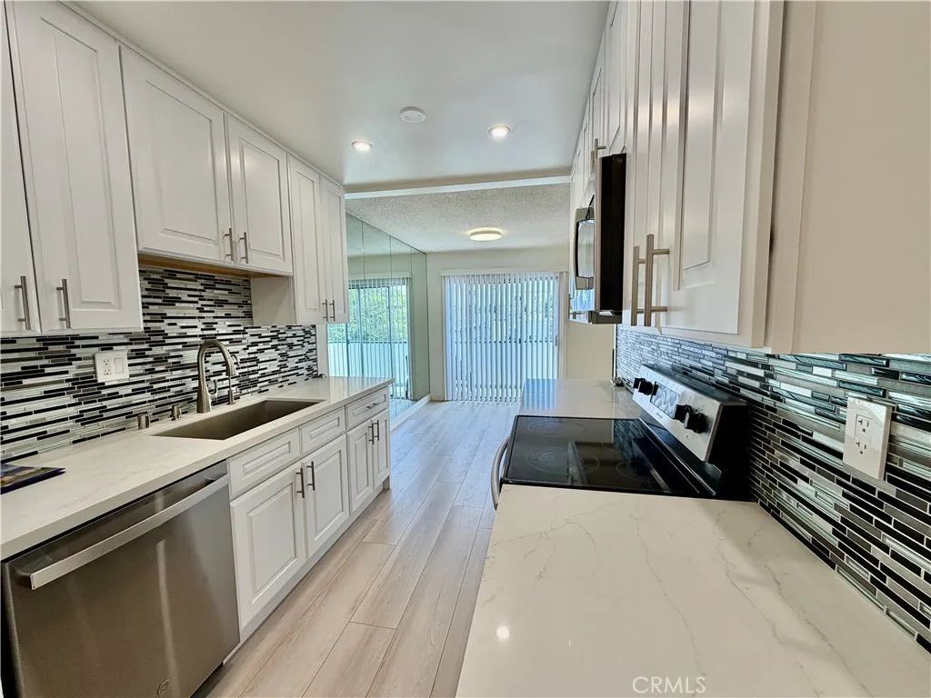 1344 N Martel Avenue 302, Los Angeles, CA 90046