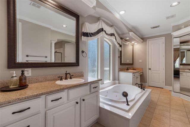 2525 W Ranch Drive, Friendswood, TX 77546