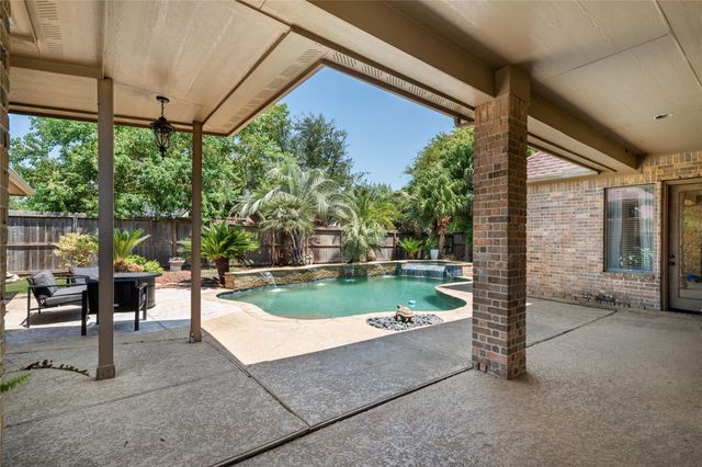 2525 W Ranch Drive, Friendswood, TX 77546