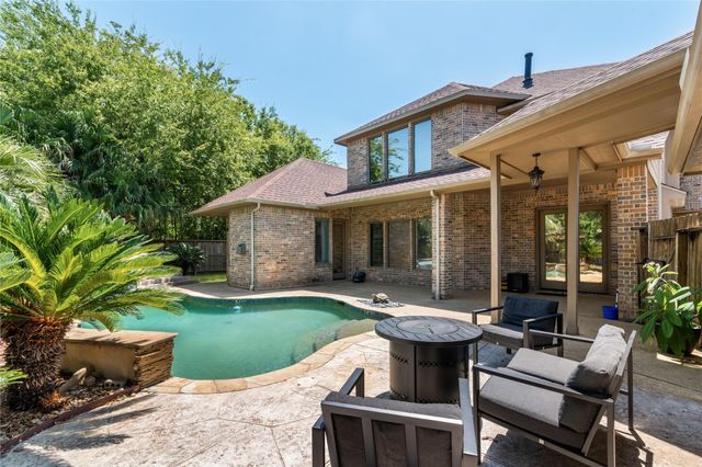 2525 W Ranch Drive, Friendswood, TX 77546